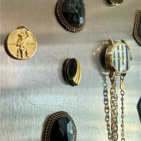 Jewelry Fridge Magnets 🖤 - Picture 3 of 4